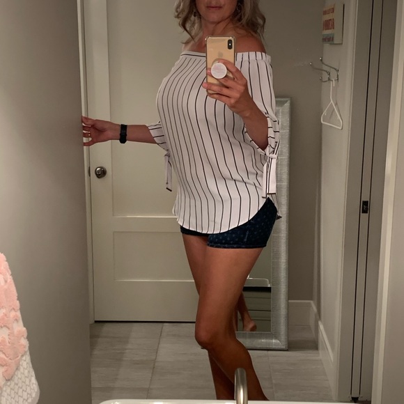 White strapless blouse! - Picture 2 of 3